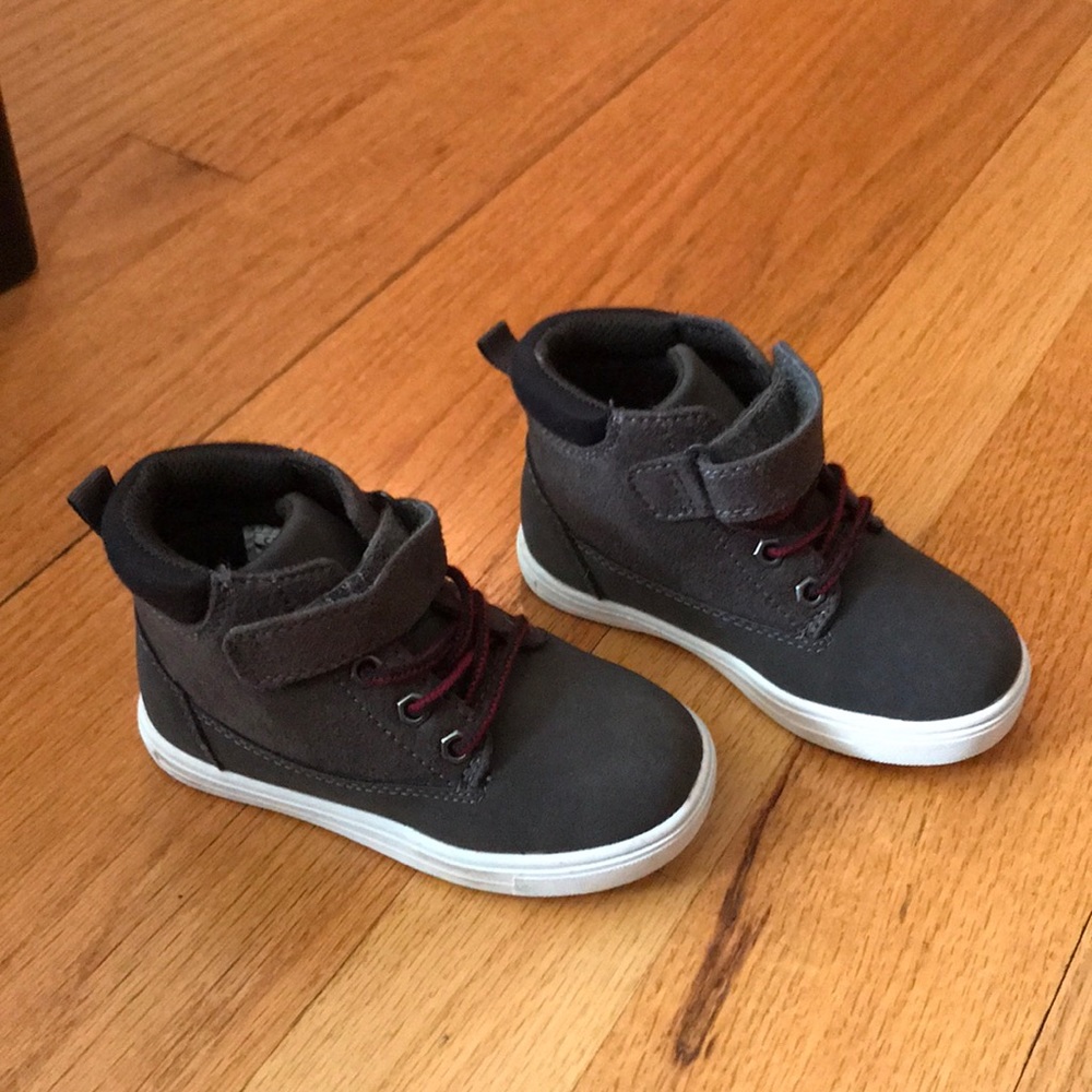 Toddler boys size 8 high top shoes